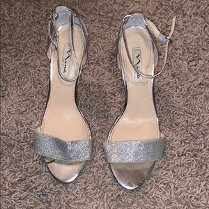 SILVER GLITTER HEELS